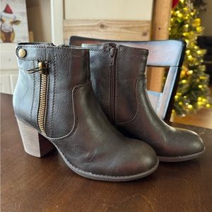 Crown Vintage short boots size 7 1/2